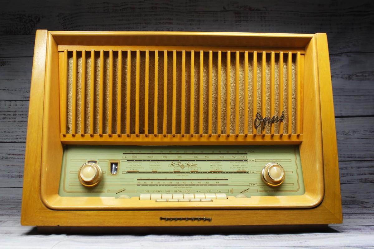 Antique Made in Germany Collectible Radio Telefunken Superheterodyne Opus 7  | EstateSales.org