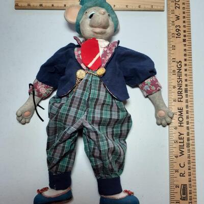 Ceramic mouse doll