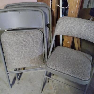 LOT 227  FOUR FOLDING CHAIRS AND STEP LADDER