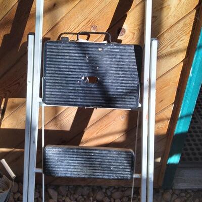 LOT 227  FOUR FOLDING CHAIRS AND STEP LADDER