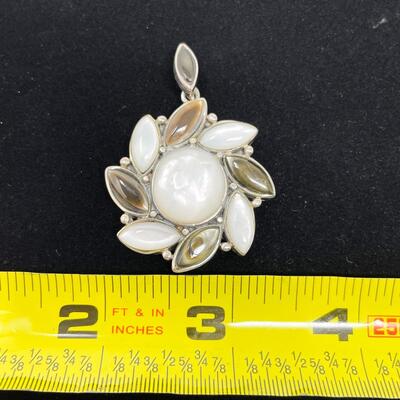 MOTHER OF PEARL & 925 STERLING SILVER PENDANT