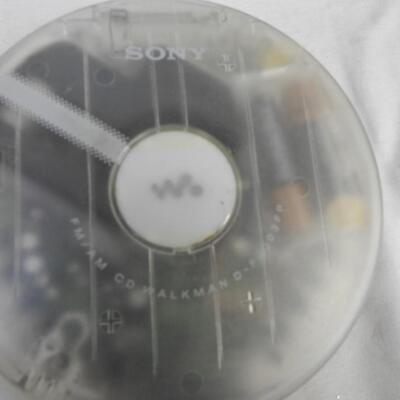 Electronics lot: Magnavox DVD player,Sony DVD player,Yamaha speakers, VR goggles