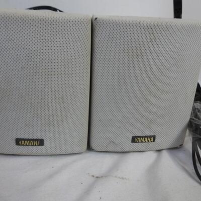 Electronics lot: Magnavox DVD player,Sony DVD player,Yamaha speakers, VR goggles