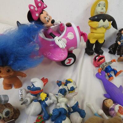 Toys: Minecraft, Smurfs, Disney, Building Nut, Trolls