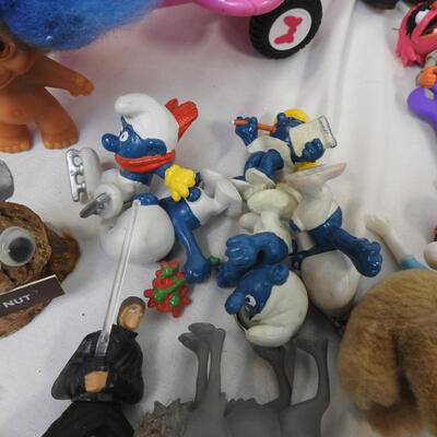 Toys: Minecraft, Smurfs, Disney, Building Nut, Trolls