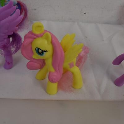 Kids toys/Game lot: Wii game: Dora the Explorer, 6 My LIttle Pony figurines