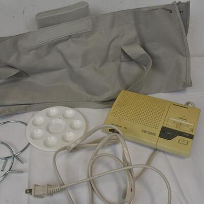 Electronics Lot: 12 Lightbulbs, 2 Flashlight Bulbs, Gray Tote, Radio