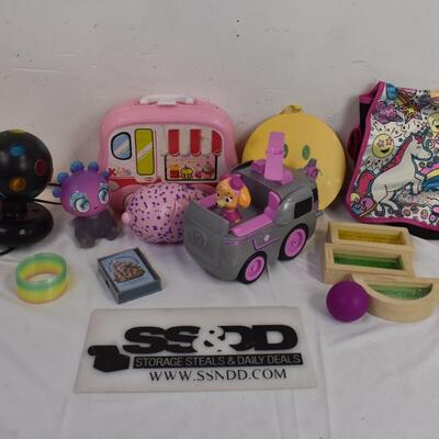 15 Item Kid Toy Lot: Disco Ball, Slinky, Wood Blocks, Squish Ball, Purse