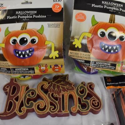 Fall DÃ©cor and Holiday: Halloween Pushing, Straws and Tops, Thanksgiving