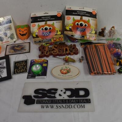 Fall DÃ©cor and Holiday: Halloween Pushing, Straws and Tops, Thanksgiving