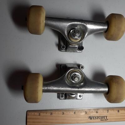 Set of skateboard races with wheels