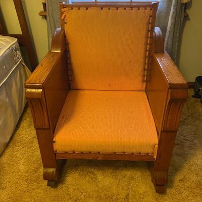 Antique oak rocking chair arts and crafts style. SEE DETAILS