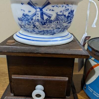 Vintage Maxwell House Tin & Vintage Coffee Grinder