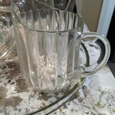 3 high quality pitchers and round tray