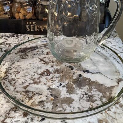3 high quality pitchers and round tray