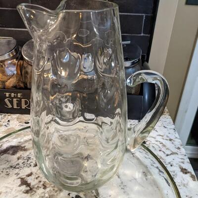 3 high quality pitchers and round tray