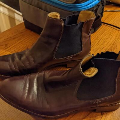 Cole Han men's chelsea boots  and Igloo lunchbox