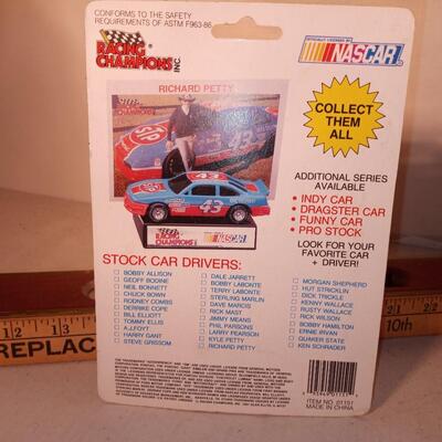 Racing Champions #43 Richard Petty STP Stock Car NASCAR PROPERTIES 7 Time Champ -- upld 1/29