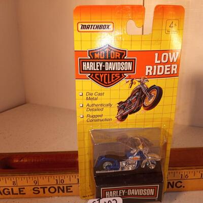 1992 MATCHBOX LOW RIDER MOTORCYCLE HARLEY DAVIDSON DIECAST ON CARD -- upld 1/29