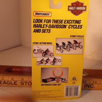 1992 MATCHBOX LOW RIDER MOTORCYCLE HARLEY DAVIDSON DIECAST ON CARD -- upld 1/29