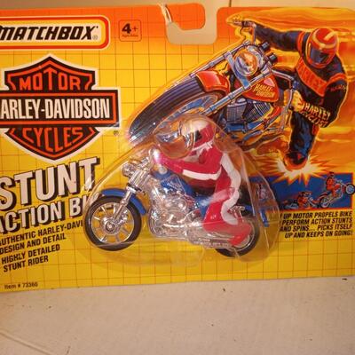 1992 MATCHBOX HARLEY-DAVIDSON MOTORCYCLE R/W/B STUNT ACTION BIKE NEW ON CARD -- upld 1/30