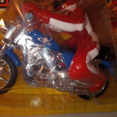 1992 MATCHBOX HARLEY-DAVIDSON MOTORCYCLE R/W/B STUNT ACTION BIKE NEW ON CARD -- upld 1/30