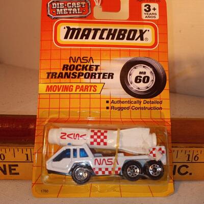 VINTAGE MATCHBOX 1990 MB60 NASA ROCKET TRANSPORTER DIE CAST NOS MINT CARD MOC -- upld 1/30