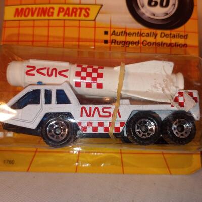 VINTAGE MATCHBOX 1990 MB60 NASA ROCKET TRANSPORTER DIE CAST NOS MINT CARD MOC -- upld 1/30