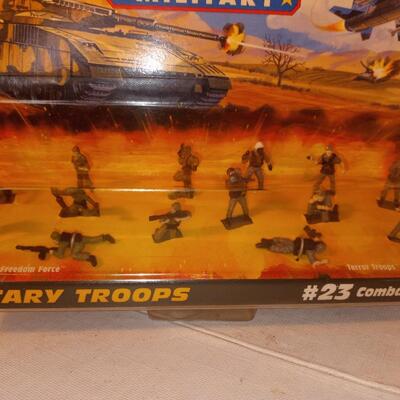 Vintage Micro Machines Military #23 Combat Troops Mini Soldiers Figures 1996 New -- upld 1/30