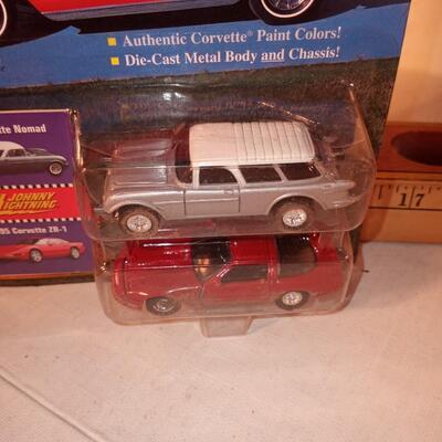 Johnny Lightning Classic Customs Corvette 1982 nomad & 1995 zr-1 -- upld 1/30