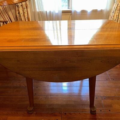 Lot 2 Round Drop Leaf Maple Table and 6 Chairs Pads S. Bent & Bros Windsor