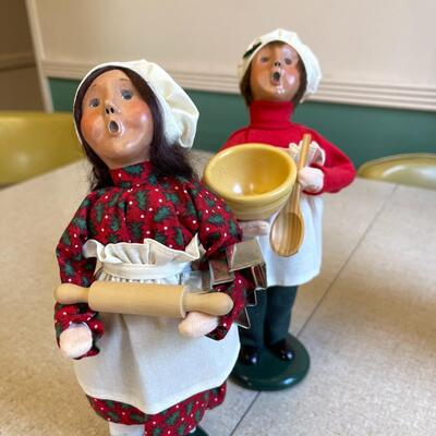 Lot 34 Byers Choice Holiday Caroler Dolls Williamsburg 2004