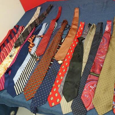 LOT 521 NECK TIES