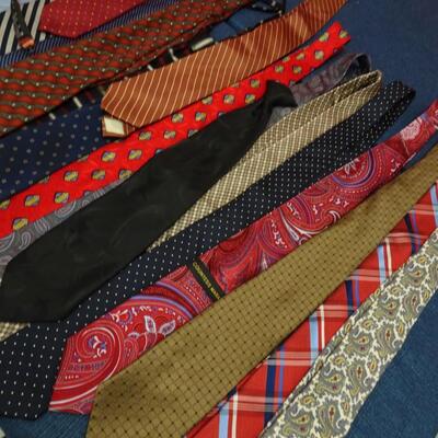 LOT 521 NECK TIES