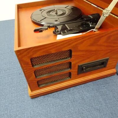 LOT 523  CROSLEY MODEL CR66 PHONOGRAPH, CD PLAYER, RADIO