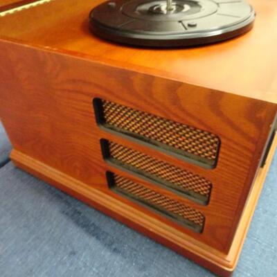 LOT 523  CROSLEY MODEL CR66 PHONOGRAPH, CD PLAYER, RADIO