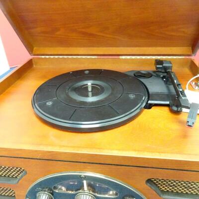LOT 523  CROSLEY MODEL CR66 PHONOGRAPH, CD PLAYER, RADIO