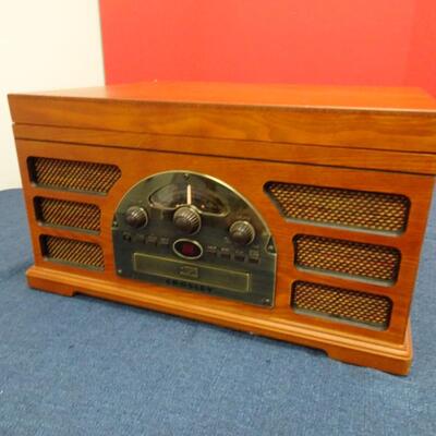 LOT 523  CROSLEY MODEL CR66 PHONOGRAPH, CD PLAYER, RADIO