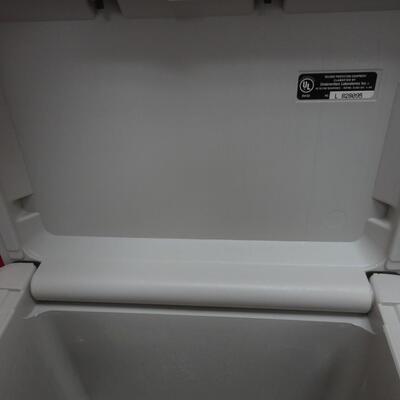 LOT 526. SENTRY MODEL 1170 FIRE RESISTANT FILE BOX