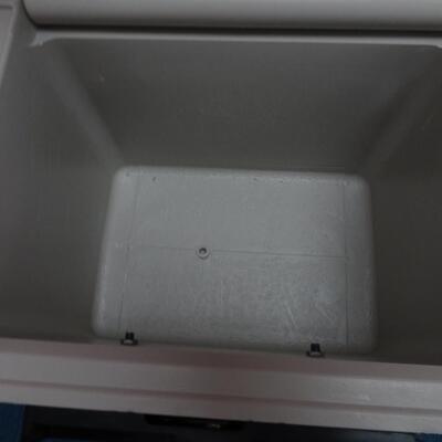 LOT 526. SENTRY MODEL 1170 FIRE RESISTANT FILE BOX