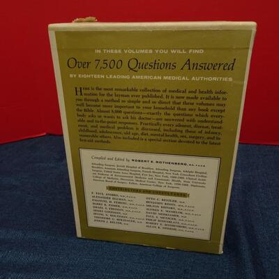 LOT 530. VINTAGE MEDICAL ENCYCLOPEDIA FOR HOME USE