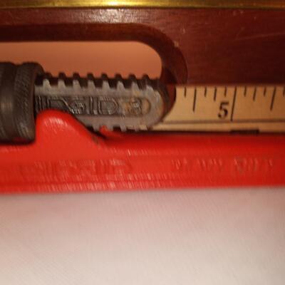 pipe wrench