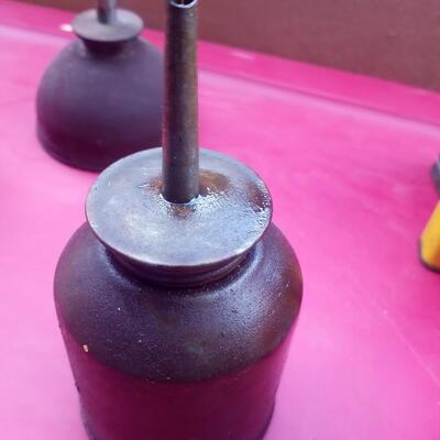 Vintage thumb pump oil cabs