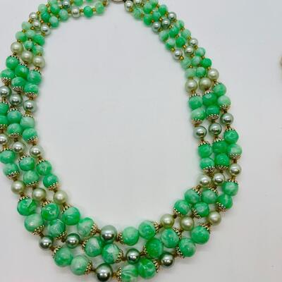 Classic beaded necklace