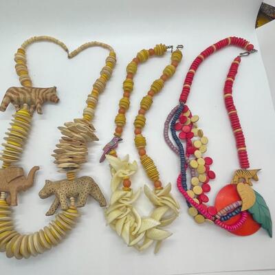Wood necklace lot 2