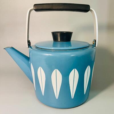 Catherine Holm tea pot