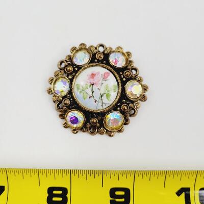 BEAUTIFUL VINTAGE MULTI COLORED JEWELED BROOCH