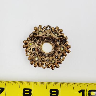 BEAUTIFUL VINTAGE MULTI COLORED JEWELED BROOCH