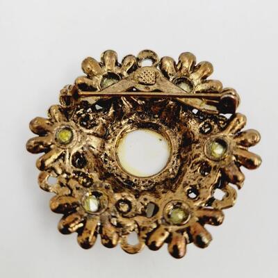 BEAUTIFUL VINTAGE MULTI COLORED JEWELED BROOCH