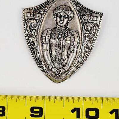VINTAGE SILVER TONED CAMEO BROOCH